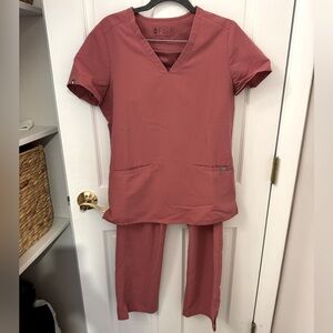 Figs set xs in discontinued pink quartz